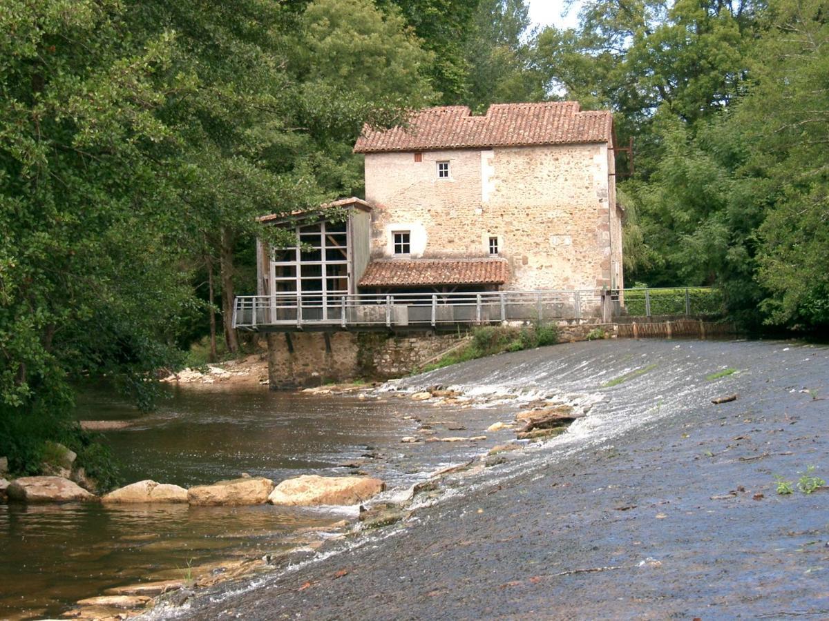 Menet Montbron Exterior foto